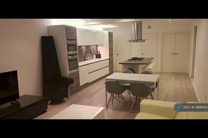 4 Bedroom Semi-Detached House To Rent In The Lodge, Leamington Spa, CV32