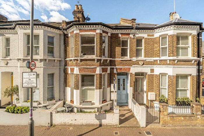2 Bedroom Flat For Sale In Shuttleworth Road, Battersea, SW11