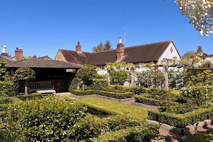 4 Bedroom House For Sale In High Street, Amberley, West Sussex, BN18