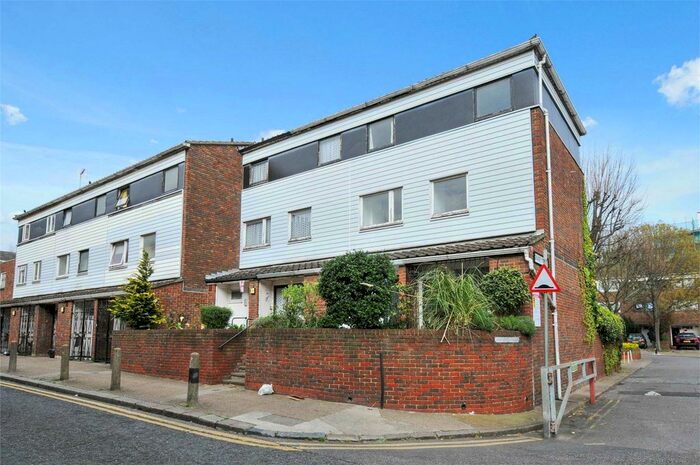 3 Bedroom Flat To Rent In Chilton Street, London, E2