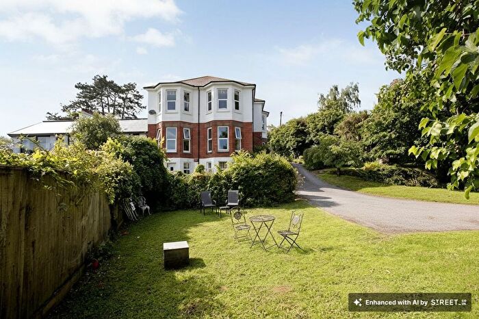 2 Bedroom Flat For Sale In Ferndale Road, Teignmouth, TQ14