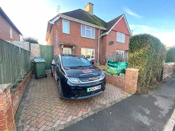 3 Bedroom Semi Detached House To Rent In West View, Newport, PO30