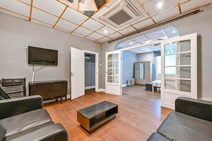 1 Bedroom Flat To Rent In Essex Road, Islington, London, N1