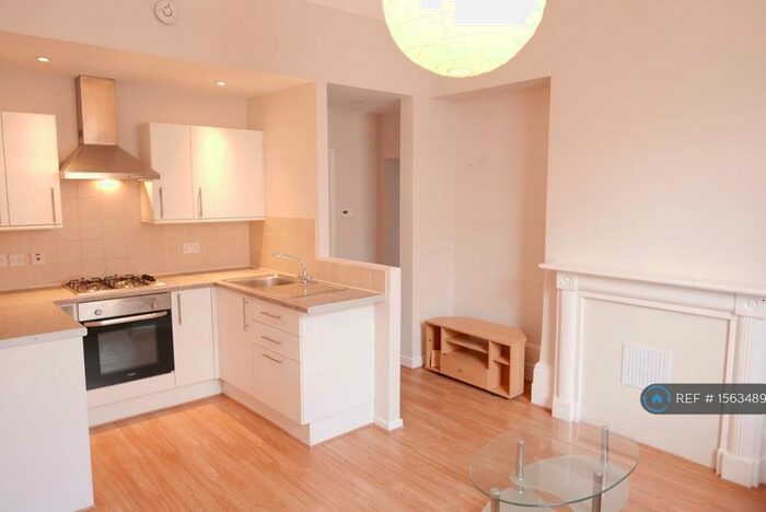 1 Bedroom Flat To Rent In Russell Street, Reading, RG1