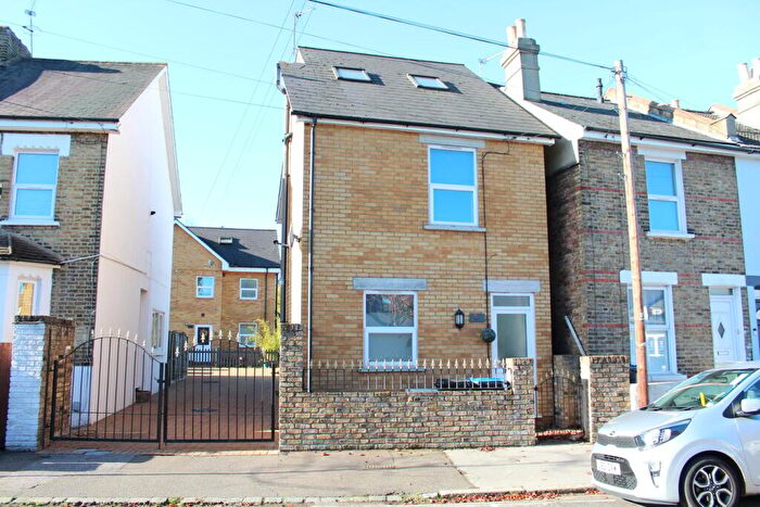 3 Bedroom House For Sale In Mayo Road, Croydon, CR0