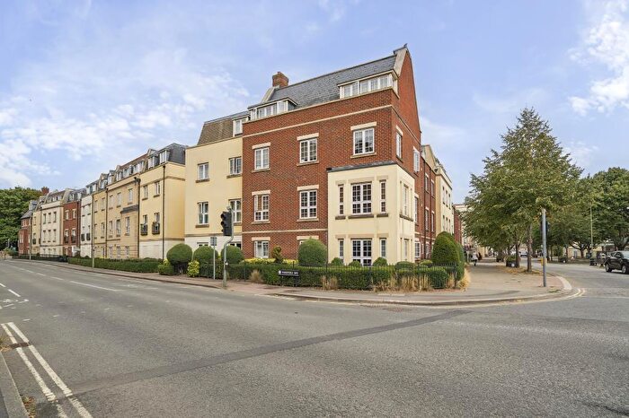 2 Bedroom Flat For Sale In Witney, Oxfordshire, OX28