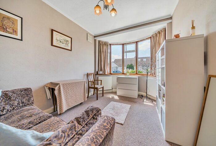 2 Bedroom Bungalow For Sale In Hammond Ave, Mitcham, Surrey, CR4