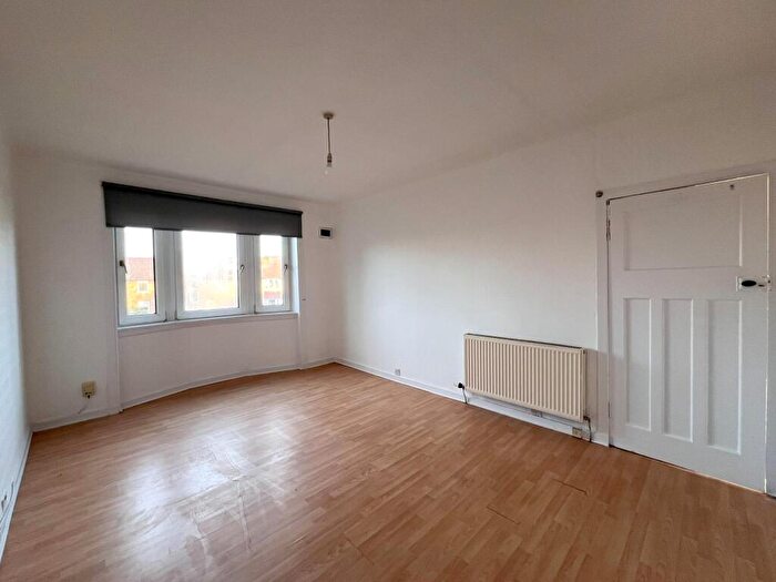 2 Bedroom Flat To Rent In Crewe Crescent, Edinburgh, EH5