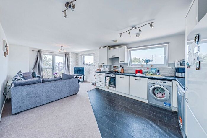 2 Bedroom Flat For Sale In Sympathy Vale, Dartford, Kent, DA1