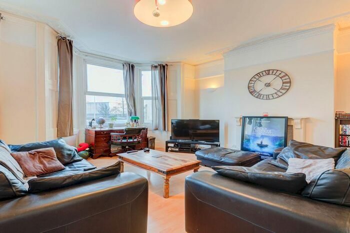 4 Bedroom Flat To Rent In Chatsworth Road, Mapesbury, London, NW2