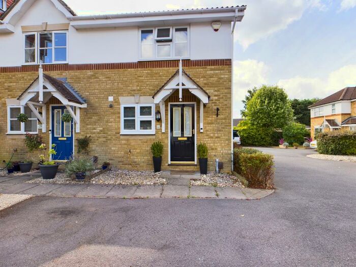 2 Bedroom Semi-Detached House To Rent In Chertsey, Surrey, KT16