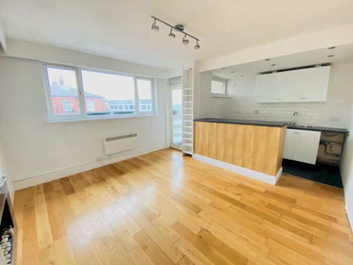 2 Bedroom Flat To Rent In Flat The Hollins, Marple, Stockport, SK6