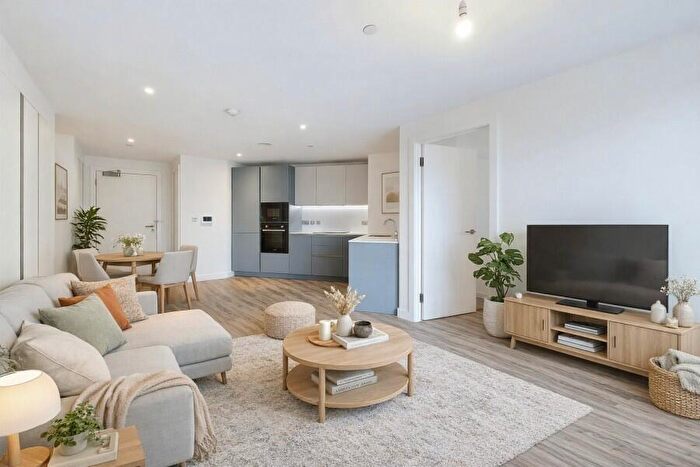 2 Bedroom Apartment To Rent In Block B :: The Railings, M5