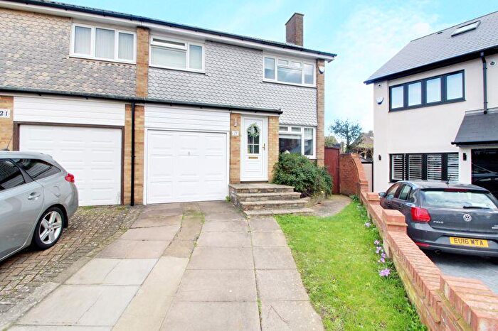3 Bedroom Semi-Detached House For Sale In Hilltop Close, West Cheshunt, EN7