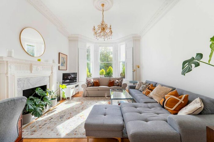 3 Bedroom Maisonette To Rent In St James's Gardens, Holland Park, London, W11