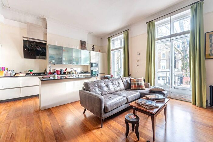 1 Bedroom Flat For Sale In Holland Park Avenue, Holland Park, London, W11
