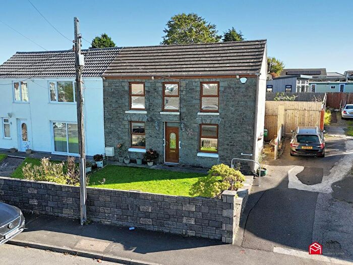 3 Bedroom Semi-Detached House For Sale In Waun Road, Loughor, Swansea, City And County Of Swansea., SA4