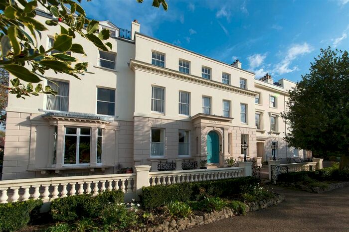 3 Bedroom Flat For Sale In Chantry Hall, Dane John, Canterbury, CT1