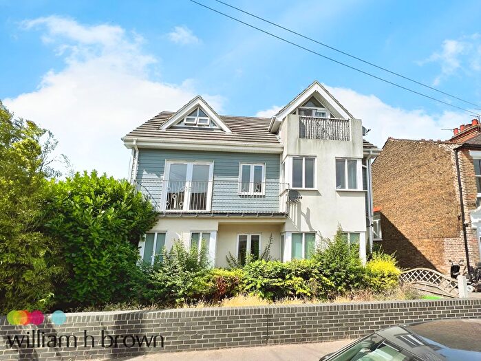 2 Bedroom Flat To Rent In South Avenue, Southend-On-Sea, SS2