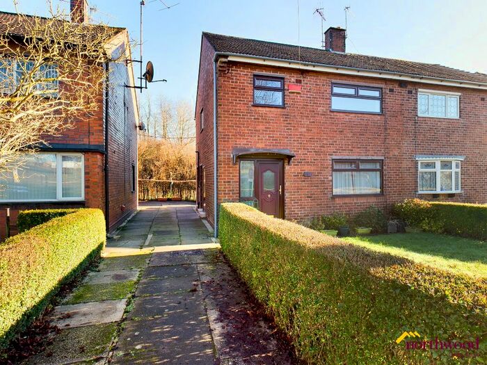 3 Bedroom Town House To Rent In Cumberbatch Avenue, Chell Heath, Stoke-On-Trent ST6