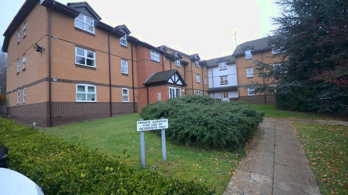2 Bedroom Flat To Rent In Waller Court, Caversham, Reading, RG4
