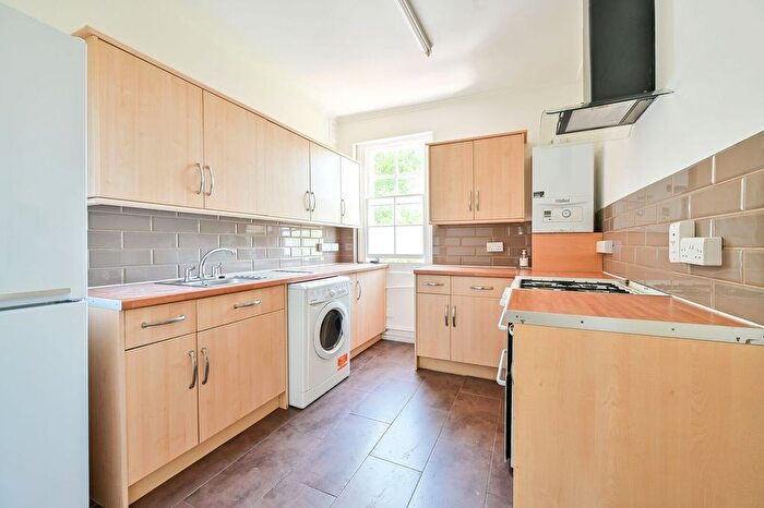 2 Bedroom Flat To Rent In Denmark Hill, London, SE5