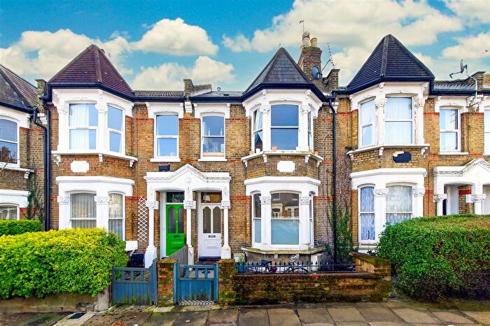 1 Bedroom Flat For Sale In Percy Road, London, N12