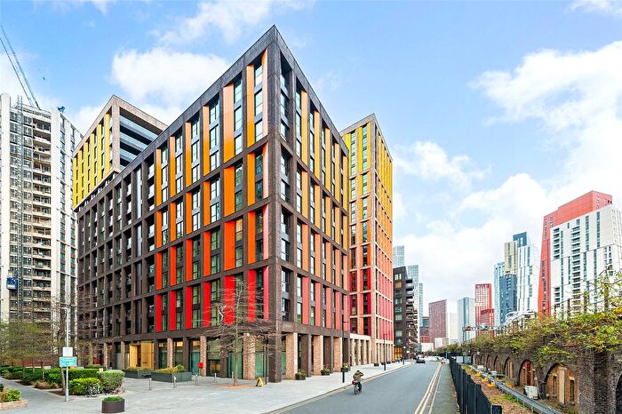 3 Bedroom Flat To Rent In Thornes House, Charles Clowes Walk, London, SW11