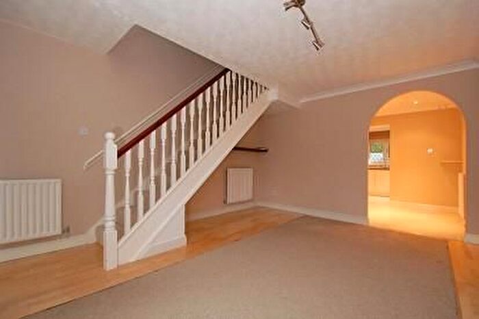 3 Bedroom Semi-Detached House To Rent In Ravencroft, Bicester, OX26