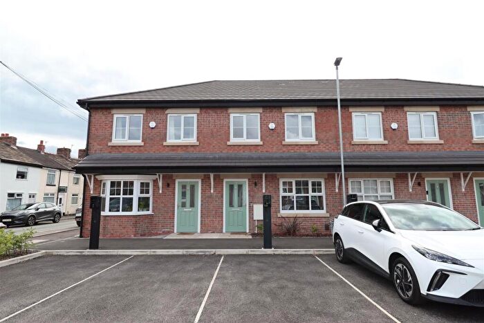 3 Bedroom House To Rent In Spindle Close, Macclesfield, SK11