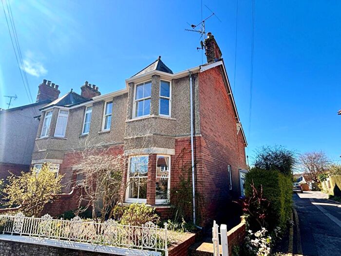 3 Bedroom Semi Detached House For Sale In Blowhorn Street, Marlborough, SN8