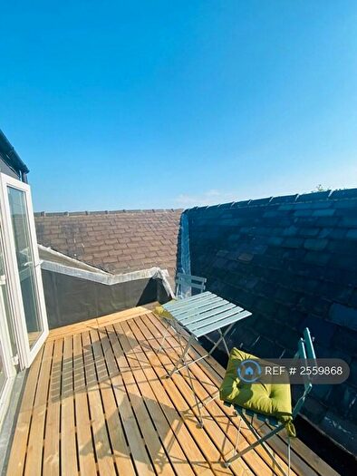 2 Bedroom Flat To Rent In Forest Road West, Nottingham, NG7