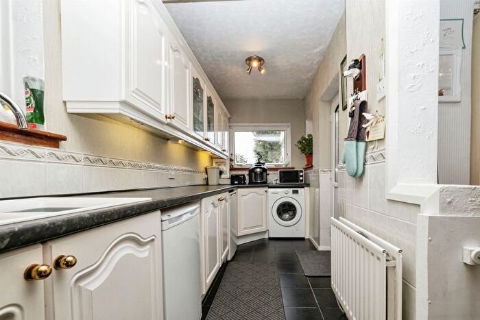 3 Bedroom Semi-Detached House For Sale In Waddington Avenue, Great Barr, Birmingham, B43