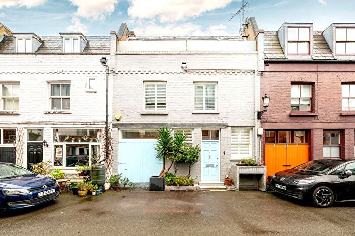 3 Bedroom Terraced House For Sale In Ruston Mews, London, W11