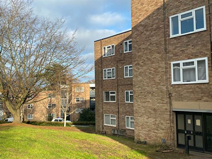 1 Bedroom Flat To Rent In Hilltop Road, Berkhamsted, HP4