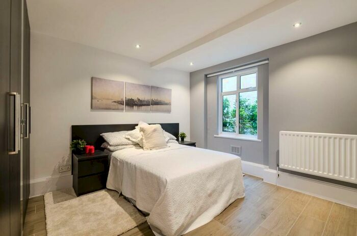 2 Bedroom Flat To Rent In Kings Road, Chelsea, London, SW10