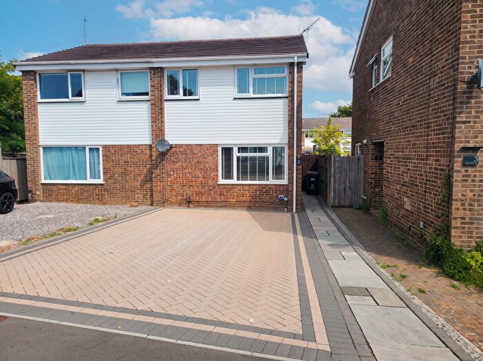 3 Bedroom Semi Detached House For Sale In Longbridge Close, Calmore, SO40