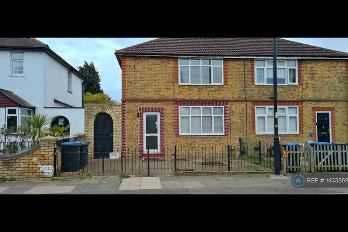 3 Bedroom Semi-Detached House To Rent In Northern Avenue, London, N9