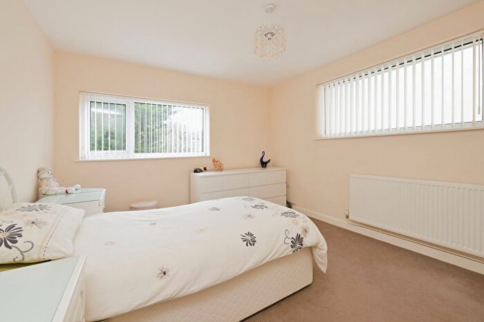 2 Bedroom Bungalow For Sale In Woodhill Road, Northampton, Northamptonshire, NN5