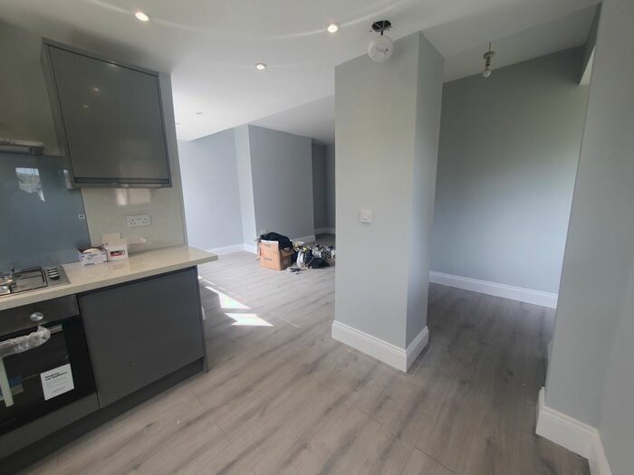 5 Bedroom Semi-Detached House To Rent In Redburn Drive, Shipley, BD18