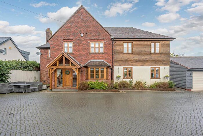 4 Bedroom Detached House To Rent In New Road, Swindon, Dudley, DY3
