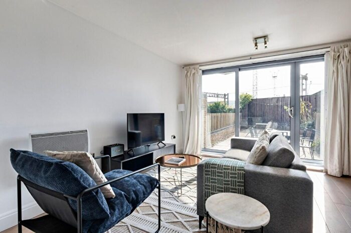 2 Bedroom Apartment To Rent In Regents Park Road, London, NW1