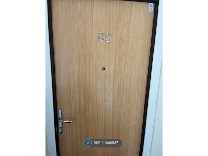 3 Bedroom Flat To Rent In Milton Keynes, Milton Keynes, MK10