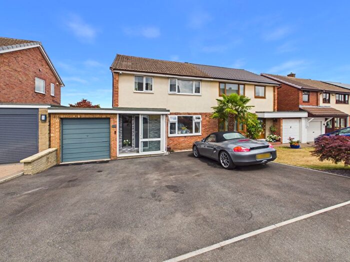 4 Bedroom Semi-Detached House For Sale In Garth Way Close, Dronfield, Derbyshire, S18