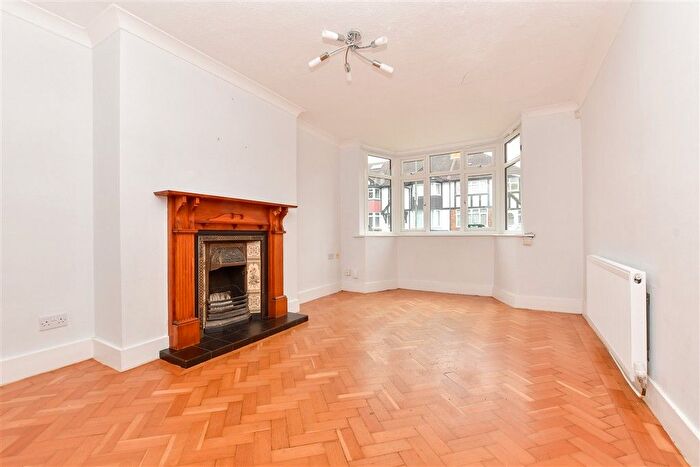 3 Bedroom Semi-detached House For Sale In River Gardens, Carshalton, Surrey, SM5