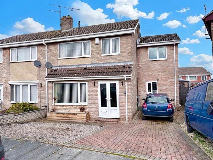 4 Bedroom Semi-Detached House For Sale In Bretby Close, Doncaster, DN4