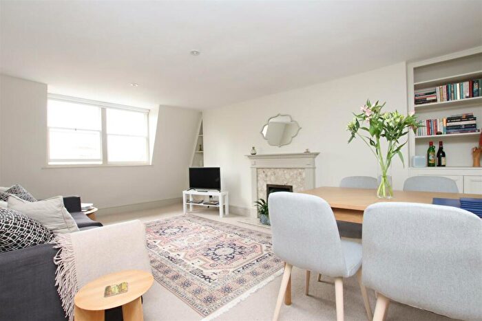 2 Bedroom Flat To Rent In Upper Church Street, Bath, BA1