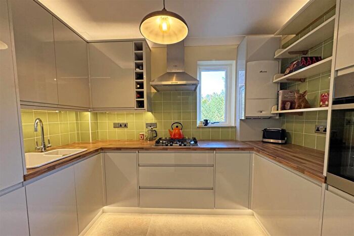 2 Bedroom Flat For Sale In Godalming, GU7