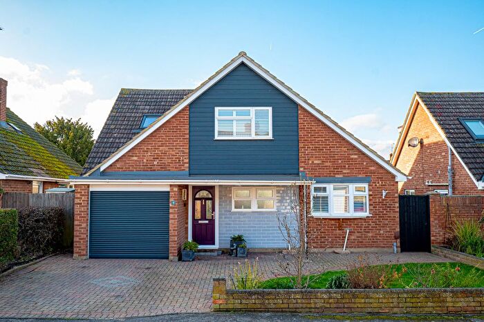 4 Bedroom Detached House For Sale In Newstead Road, Southend-On-Sea, SS3