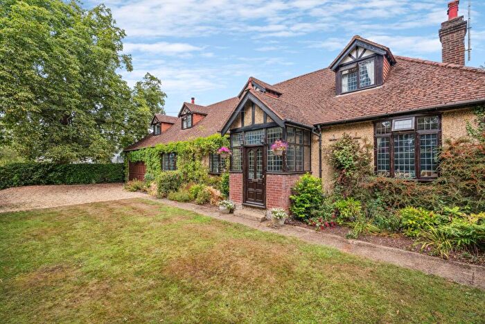 4 Bedroom Detached House For Sale In Caddington Common, Markyate, Hertforfshire, AL3